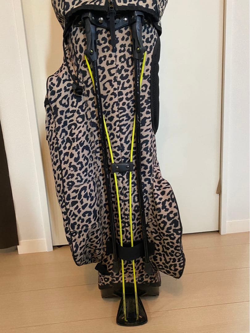 希少ニューバランスレオパード柄スタンドキャディバック - メルカリ