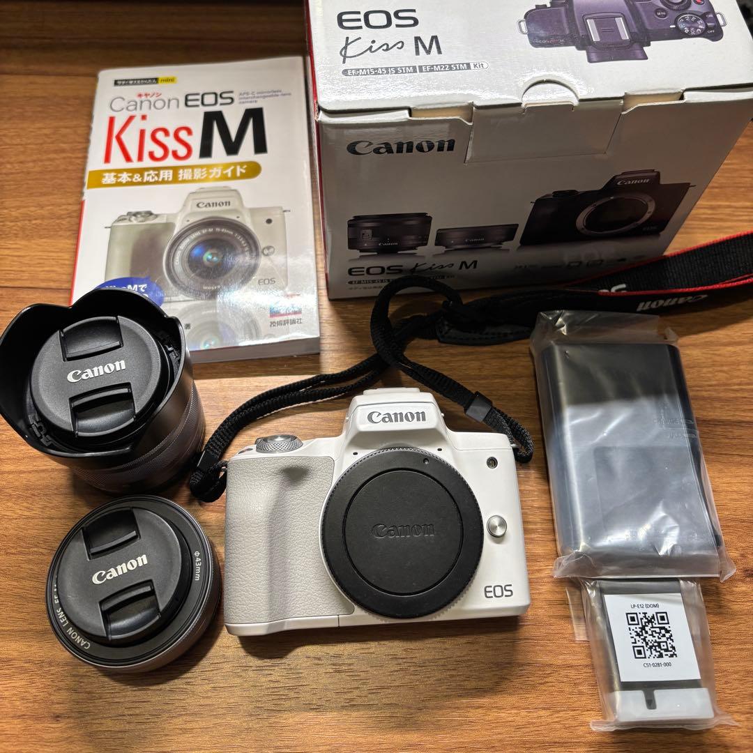Canon EOS Kiss M ダブルレンズ＋アクセサリー 美品⭐︎Canon ミラーレス一眼カメラ EOS Kiss M ダブルレンズキット