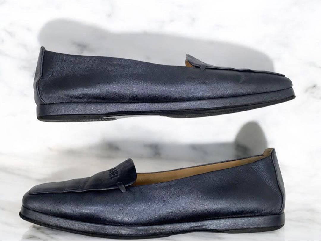 CHANEL ロゴ型押し ローファー ガンメタリック 24cm - 靴最 安値 で