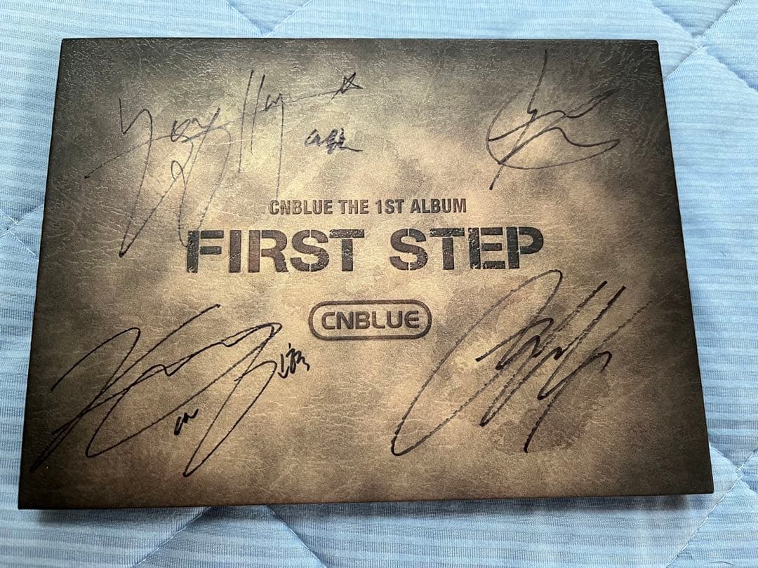 CNBLUE サイン入りファーストアルバム 1ST ALBUM: ある素敵な日 (B ver.) : ジョン・ヨンファ (from CNBLUE