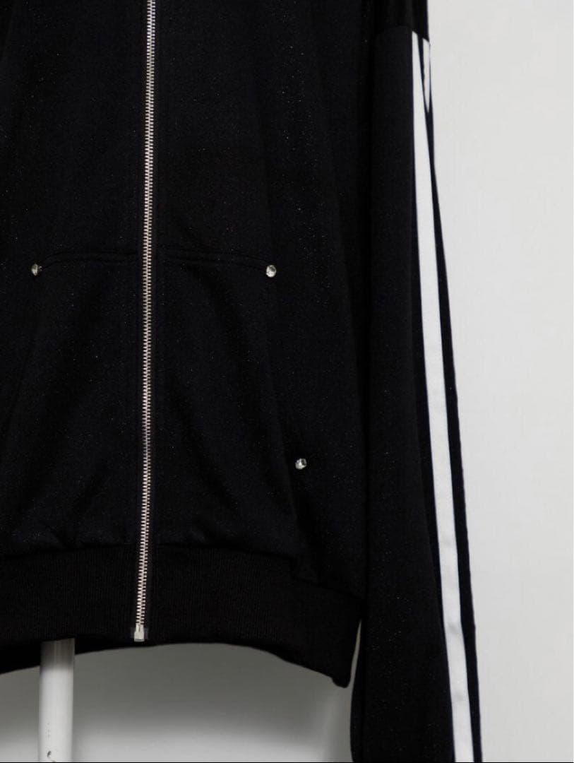 pium スタッフコラボアイテム ダブルラインビジュープリントジップ