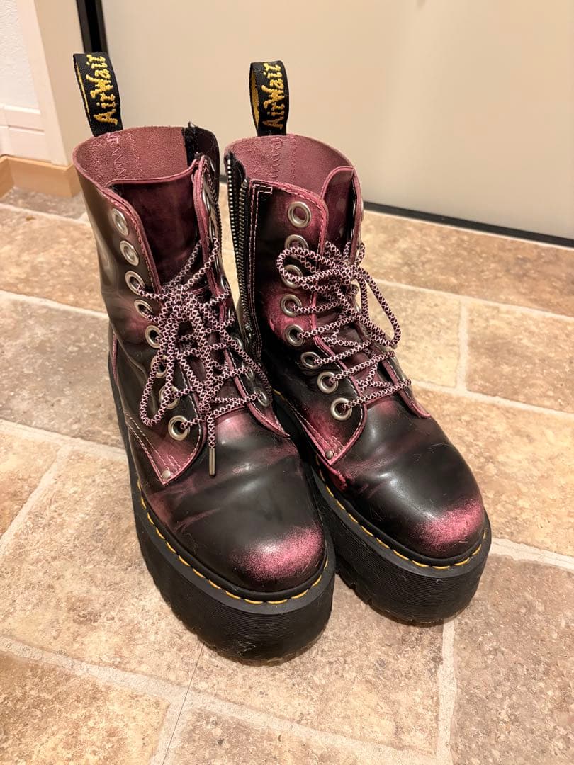 ドクターマーチン Dr.Martens バレンタイン限定ブーツ ピンク×ブラック
