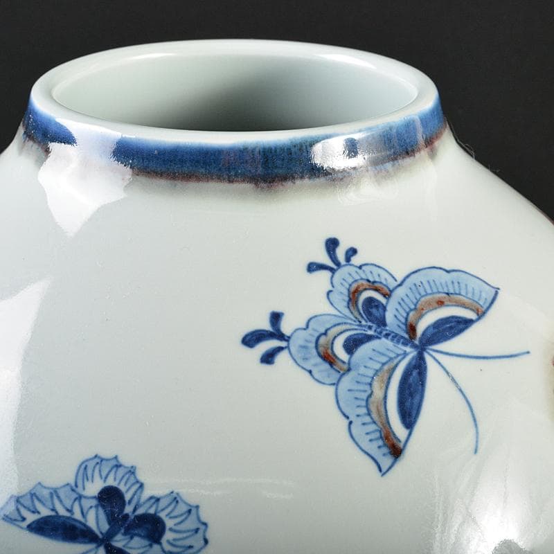 中国 景徳鎮 工芸美術師 許錫媽作 青花釉裏紅花蝶文瓶 證書付 G R6191B