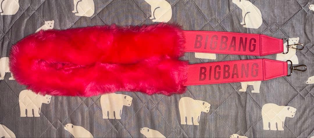 BIGBANG ピンクショルダーストラップ ジヨン ファーチャームGD - メルカリ