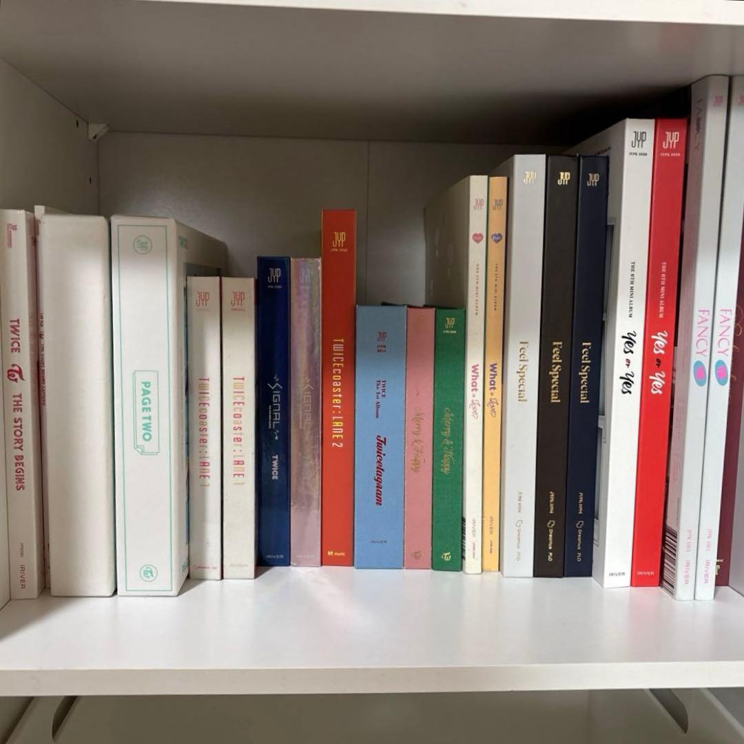 TWICE アルバムCD まとめ売り　おまけあり　twice TWICE アルバム CDまとめ売りトレカ付き - メルカリ