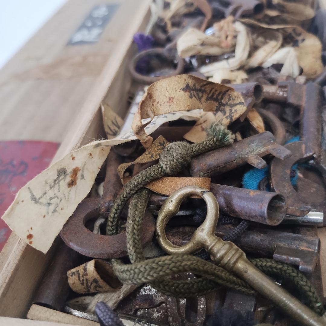 古い鍵と木箱のコレクション イギリス アンティーク 鍵付きDitty box ウッドボックス オールド