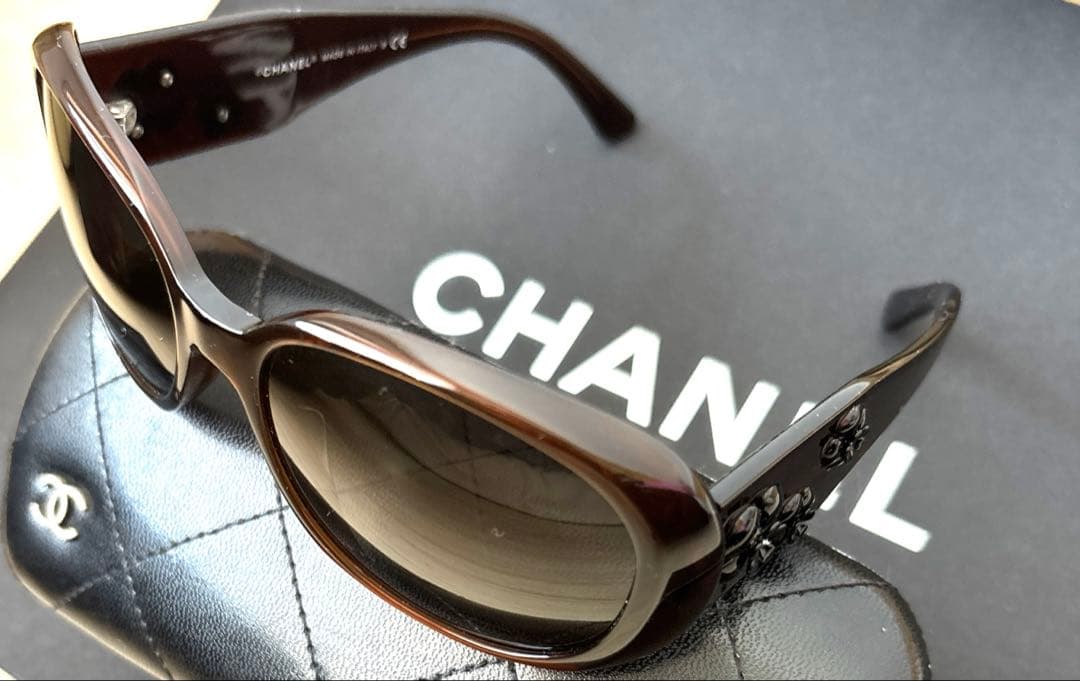 CHANEL ブラック サングラス フラワー装飾 - メルカリ