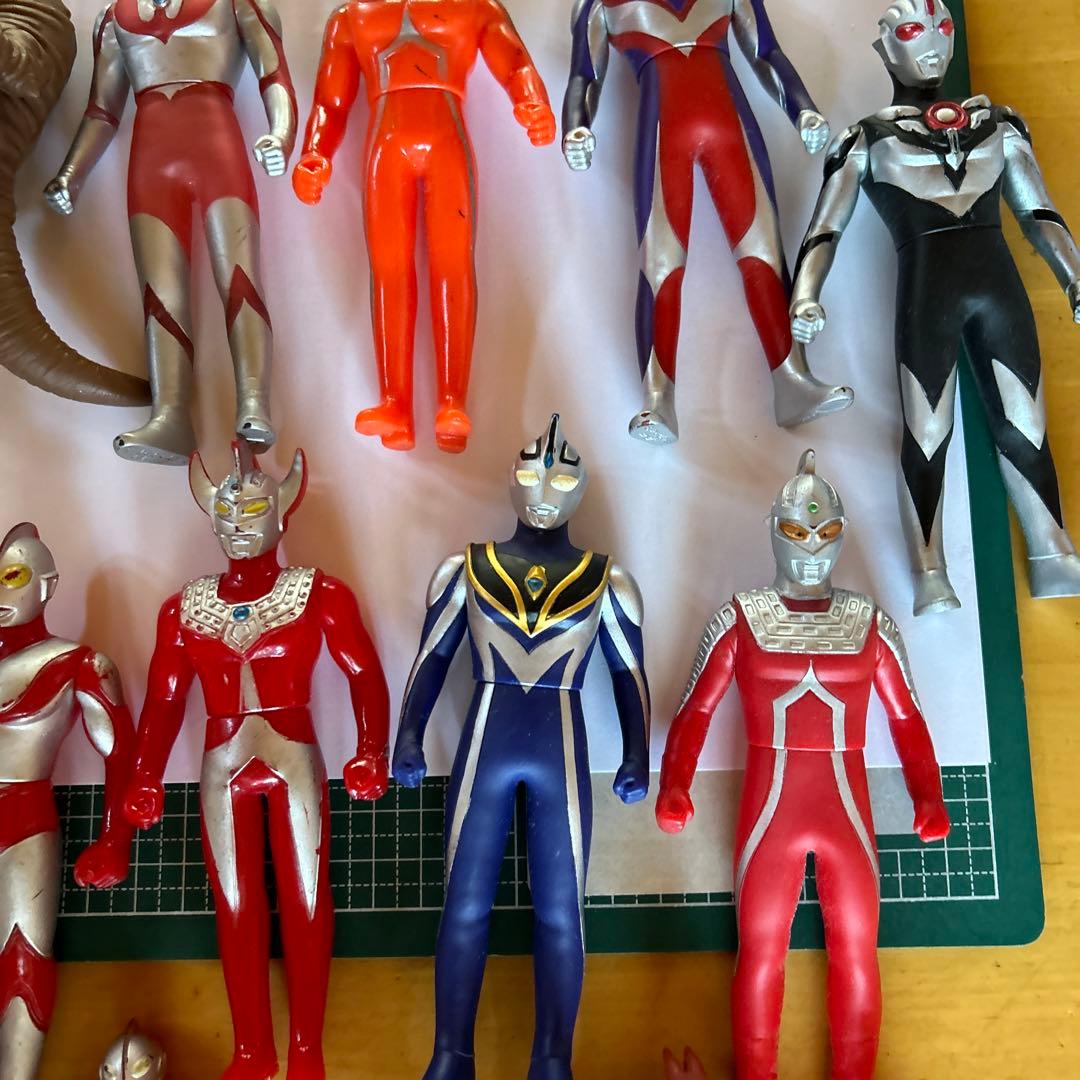 ウルトラマン フィギュア ソフビ 怪獣 まとめ売り - メルカリ