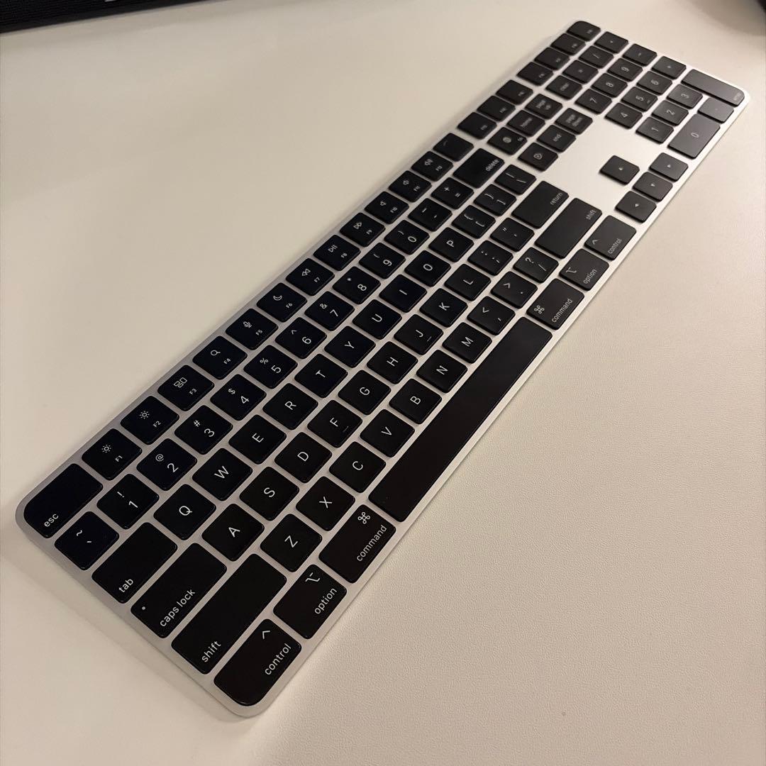 Apple Magic Keyboard US Touch ID 付き Amazon.com: Apple Magic Keyboard with Touch ID and Numeric Keypad