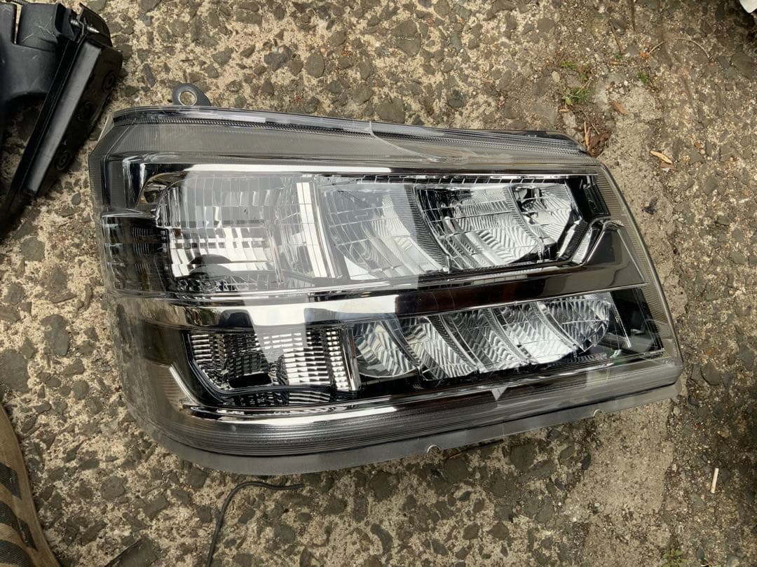 4-5枚レンズひび割れ 他傷無し ハイゼット 後期 LED 右ヘッドライト