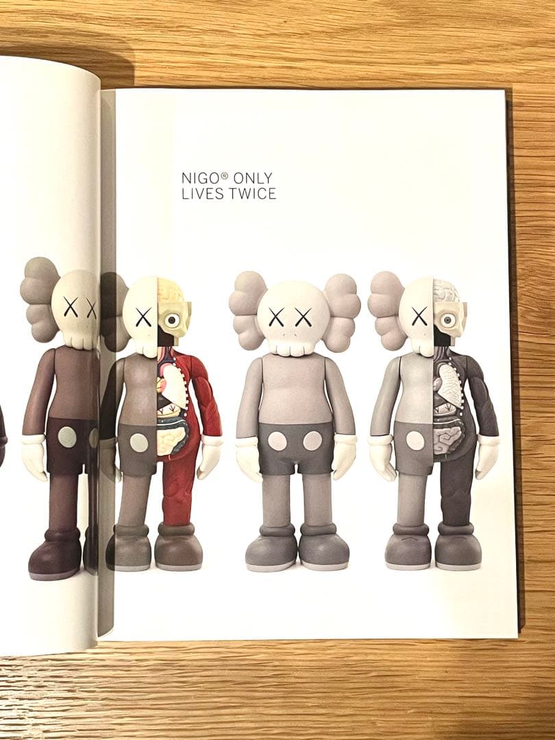 希少】Sotheby's NIGO ONLY LIVES TWICE 図録 - メルカリ