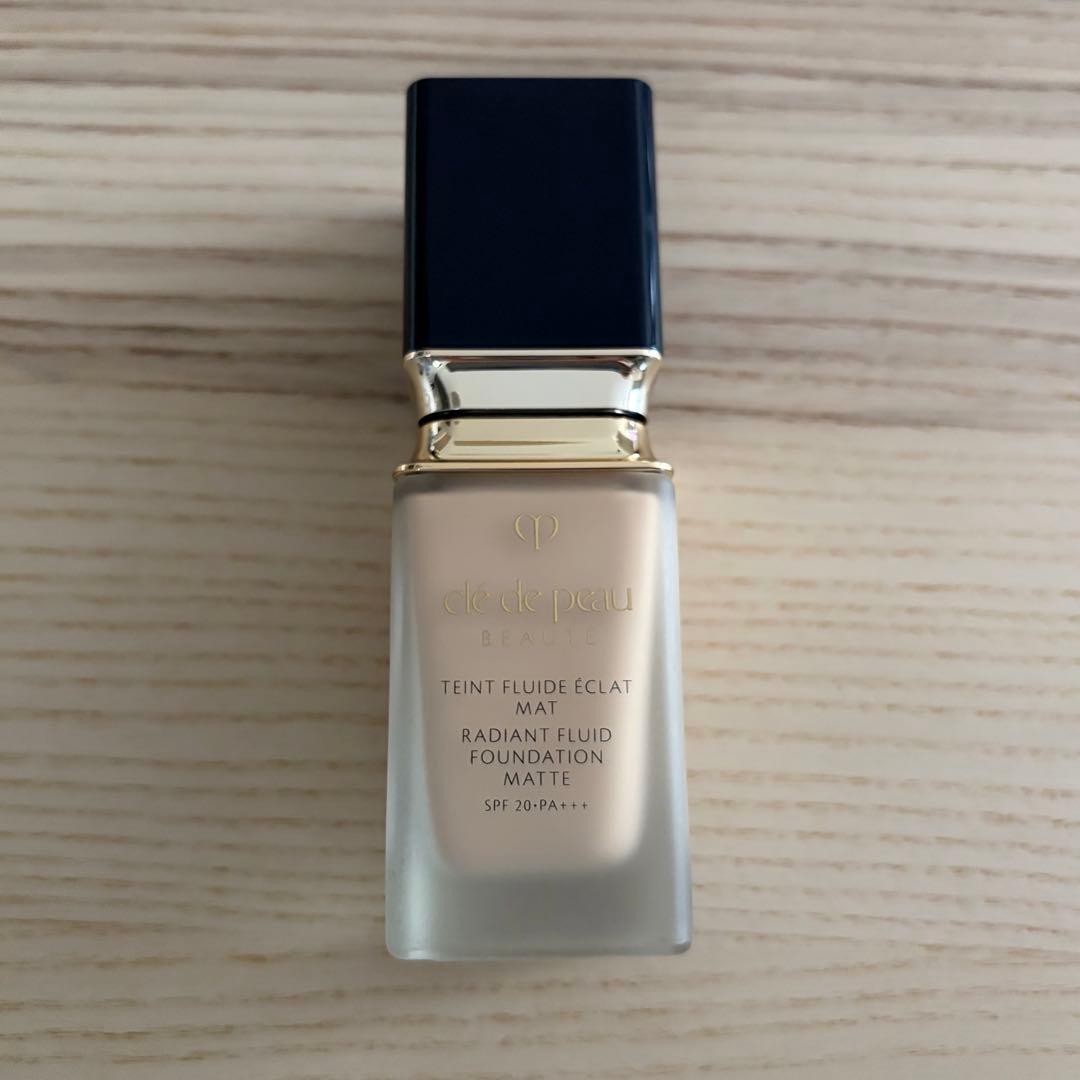 クレ・ド・ポー ボーテ タンフリュイドエクラ マット オークル00