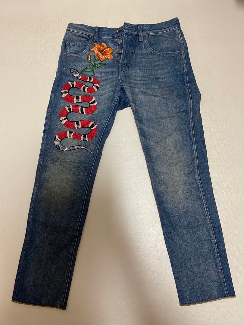 GUCCI 蛇と花刺繍 デニムパンツ 53 サイズ31 - メルカリ