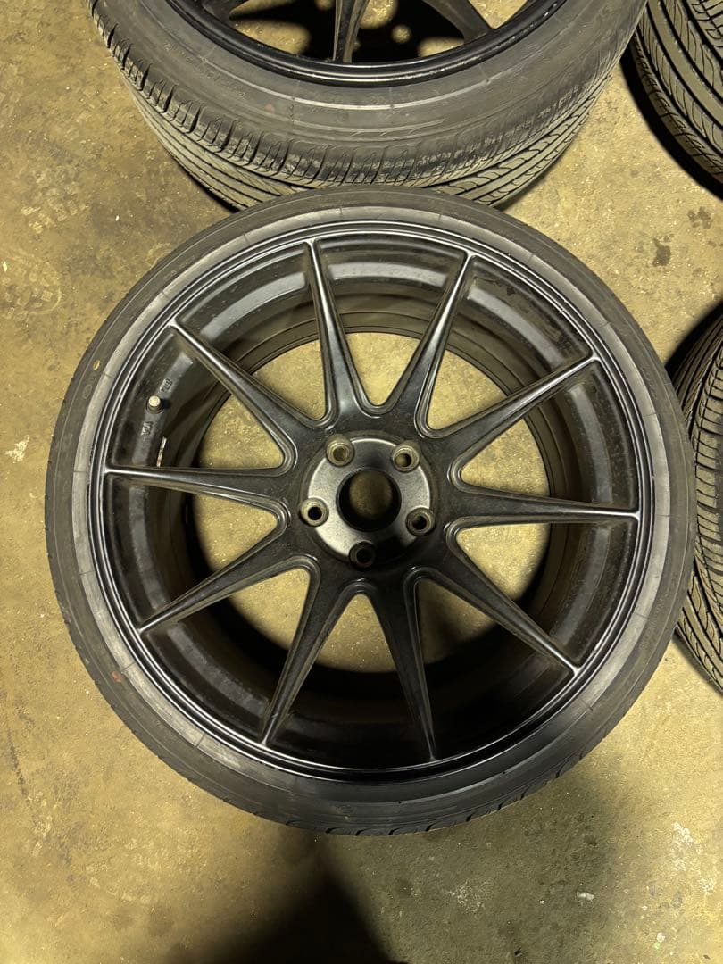 18インチ　9.75J +20 114.3 5穴　タイヤ付き