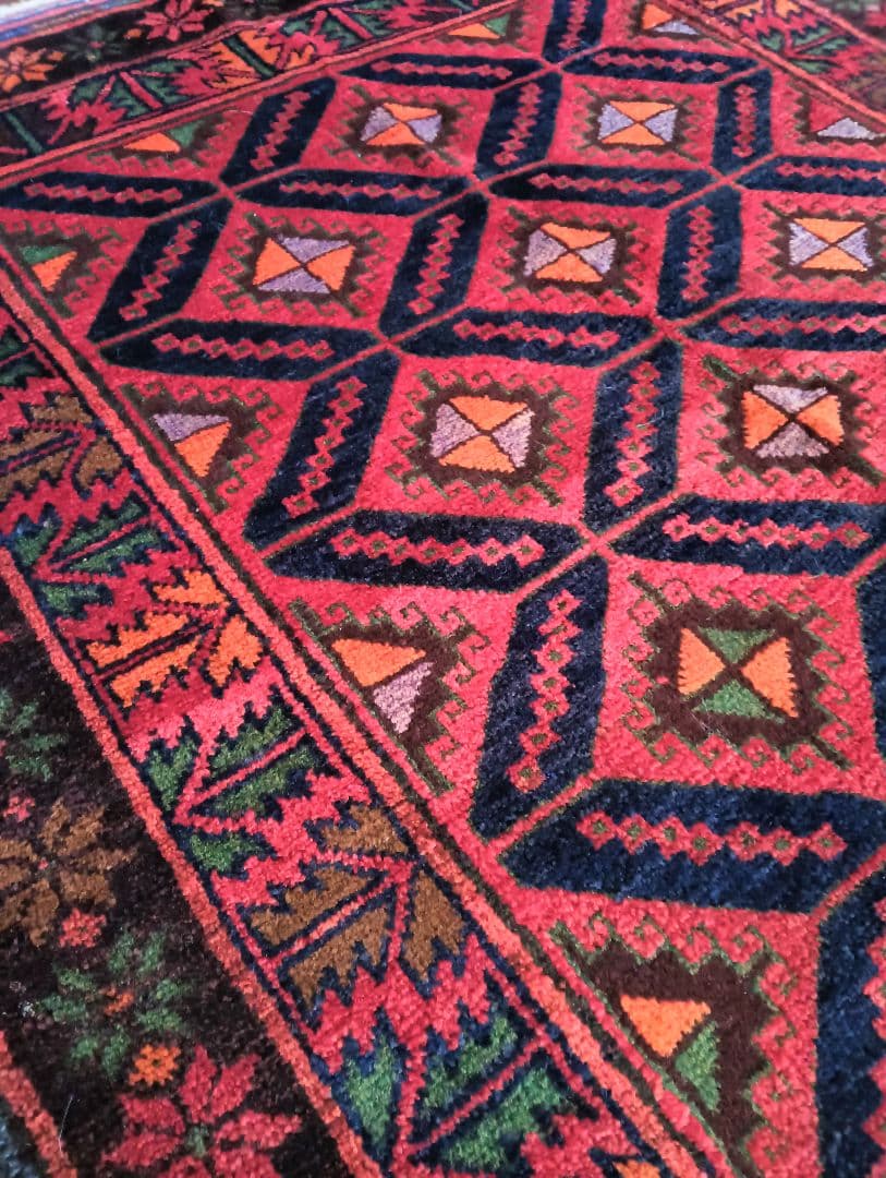 専用です。5.5kg 上質ウールのタイマ二族のトライバルラグ　バルーチ