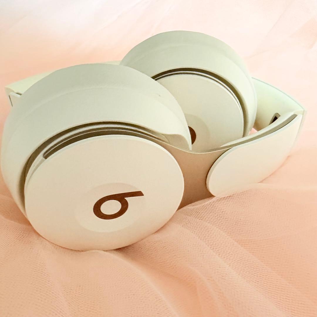 Beats SOLO PRO ワイヤレスヘッドホン ホワイト - メルカリ