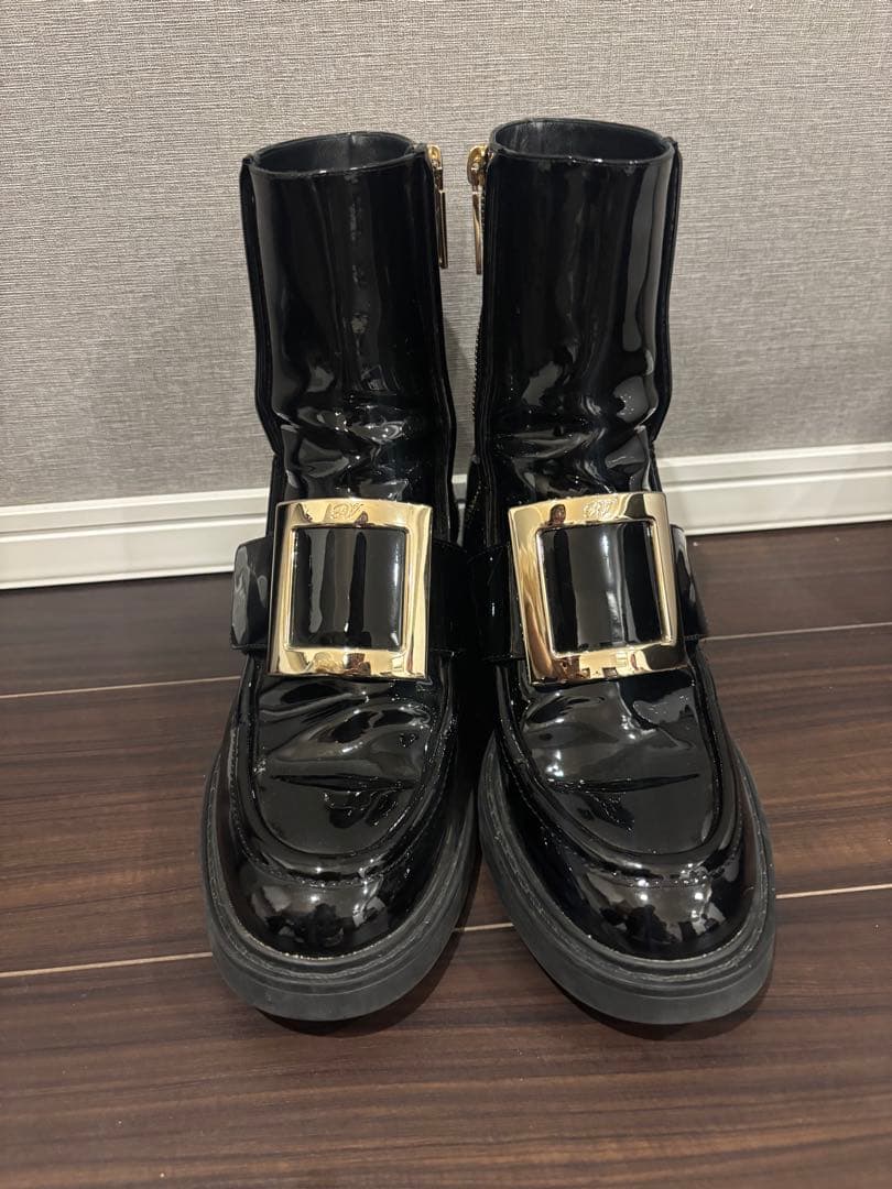 Roger vivier ロジェビビエ　ブーツ Roger Vivier（ロジェヴィヴィエ） ショートブーツ WALLAVIV ワラ