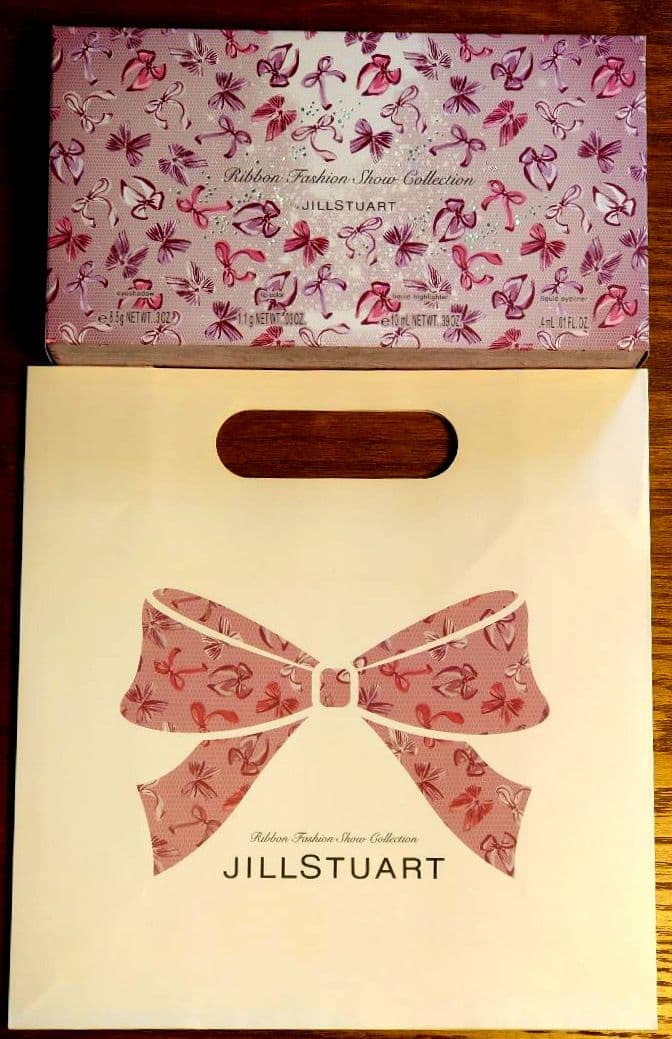 ジルスチュアート クリスマスコフレ 2025 リボンファッションショー