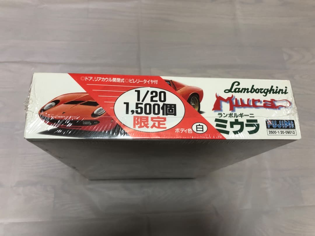 ランボルギーニ ミウラ 1/20 1500個限定品 ドアリアカウル開閉式