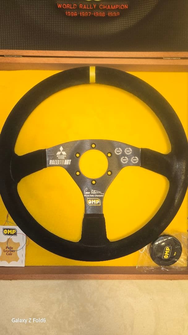 OMP トミー・マキネンWRC4連覇記念モデルステアリング 世界限定500本