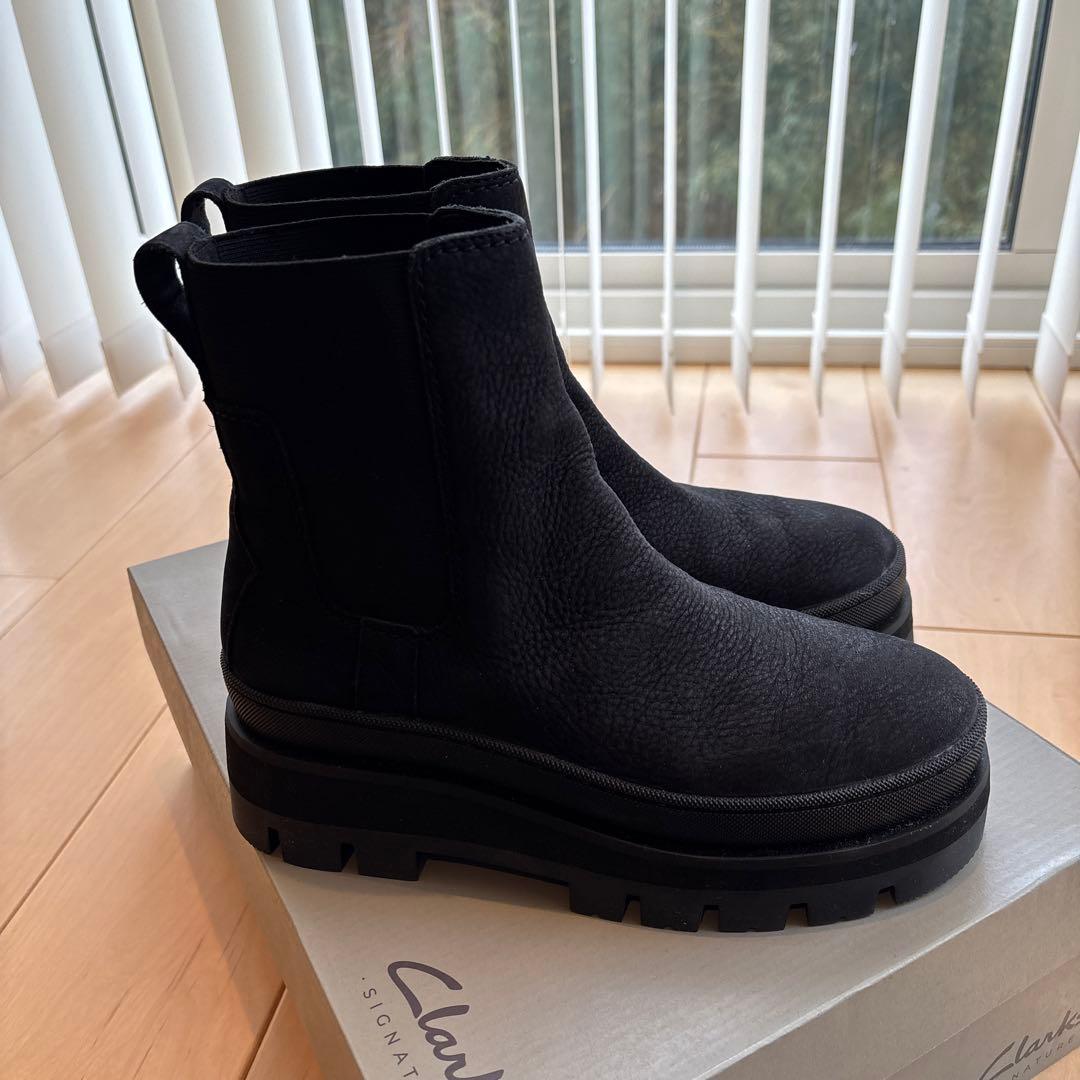 クラークス厚底ブーツ24.5 39ヌバック黒 - 靴オンライン ショップ