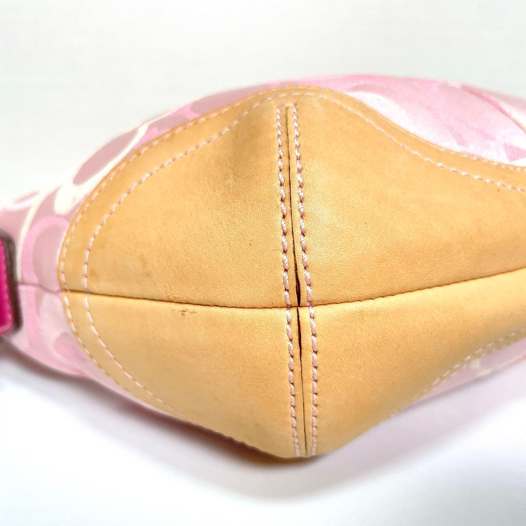 ときめきを運ぶ大人のピンク✨COACH オプティック シグネチャー