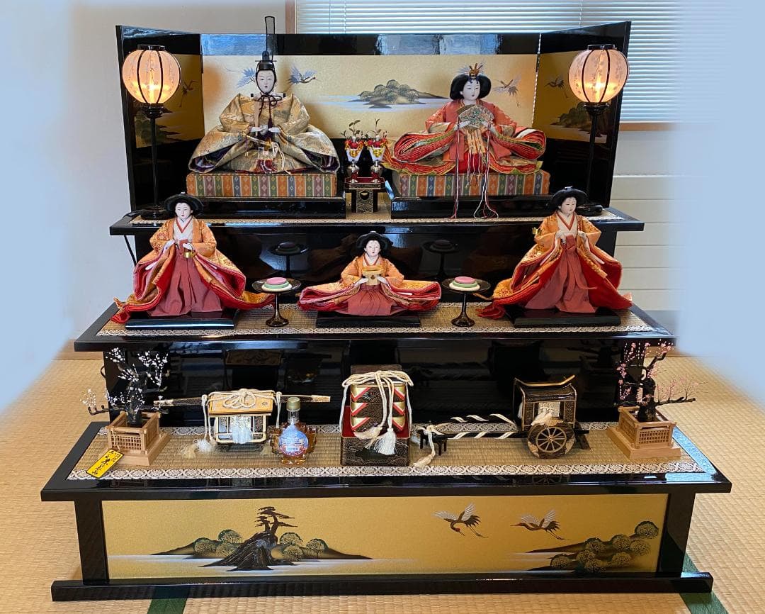 雛人形飾り 黒金 ひな壇三段飾り 人形なし