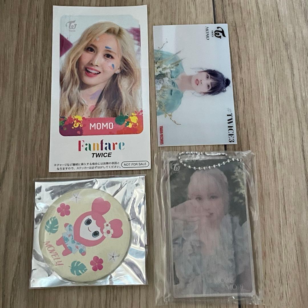 twice モモ モブリー 缶バッチ キーホルダー ICステッカー - メルカリ