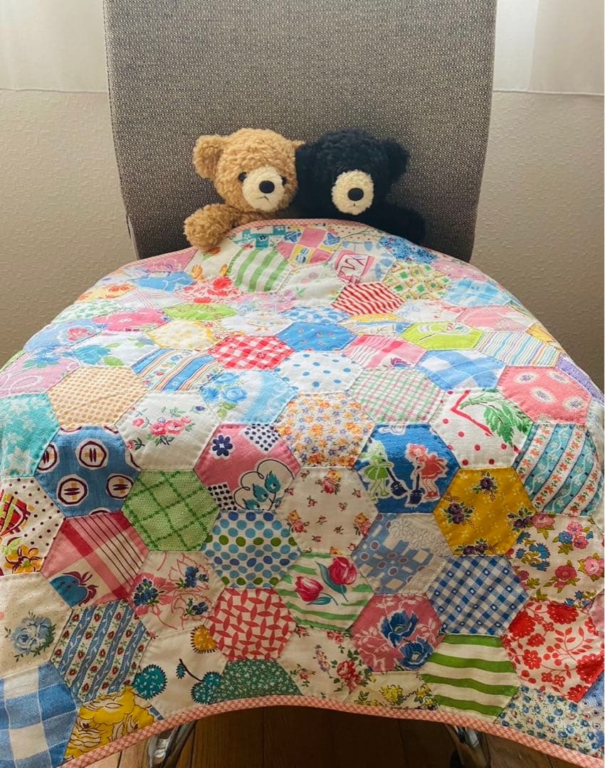 パッチワークキルト　フィードサックのヘキサゴンキルト ヘキサゴン巾着🪡 9月だというのにまだまだ暑い日が続いてます😎 今年