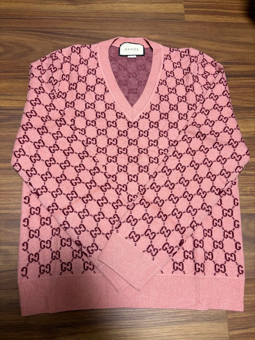 美品　GUCCI GGロゴ　ピンク Vネック ニットセーター 美品 GUCCI GGロゴ ピンク Vネック ニットセーター - メルカリ