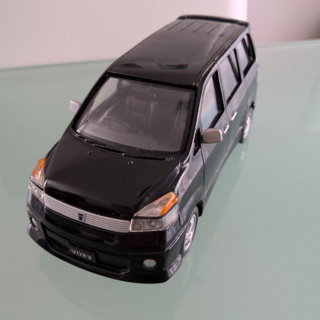 トヨタ 初代ヴォクシー カラーサンプル 1/24 - メルカリ