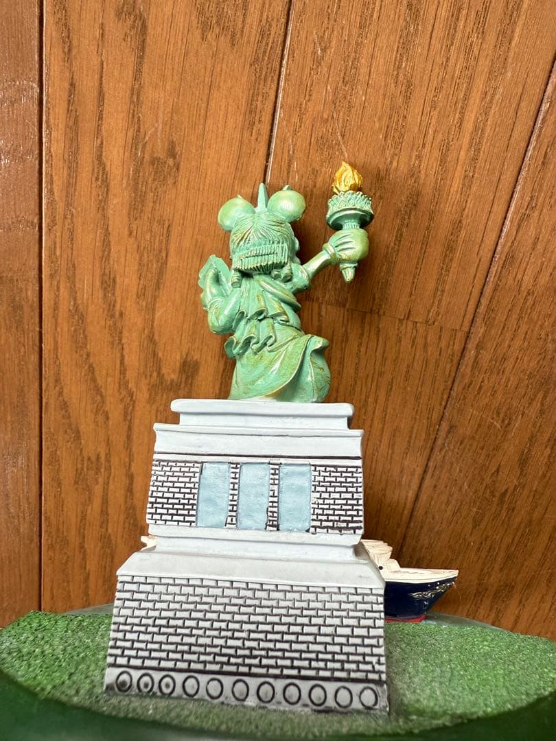 ディズニークルーズ ニューヨーク ミニー 置物 自由の女神 - メルカリ