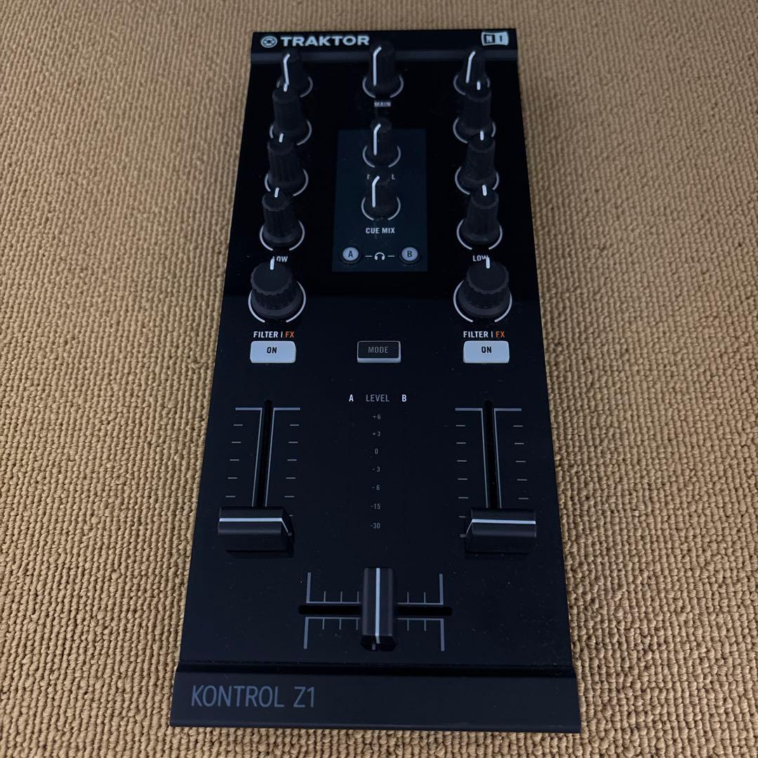TRAKTOR KONTROL Z1 ミキシング・コントローラー Amazon.com: Native Instruments Traktor Kontrol Z1 DJ Mixing