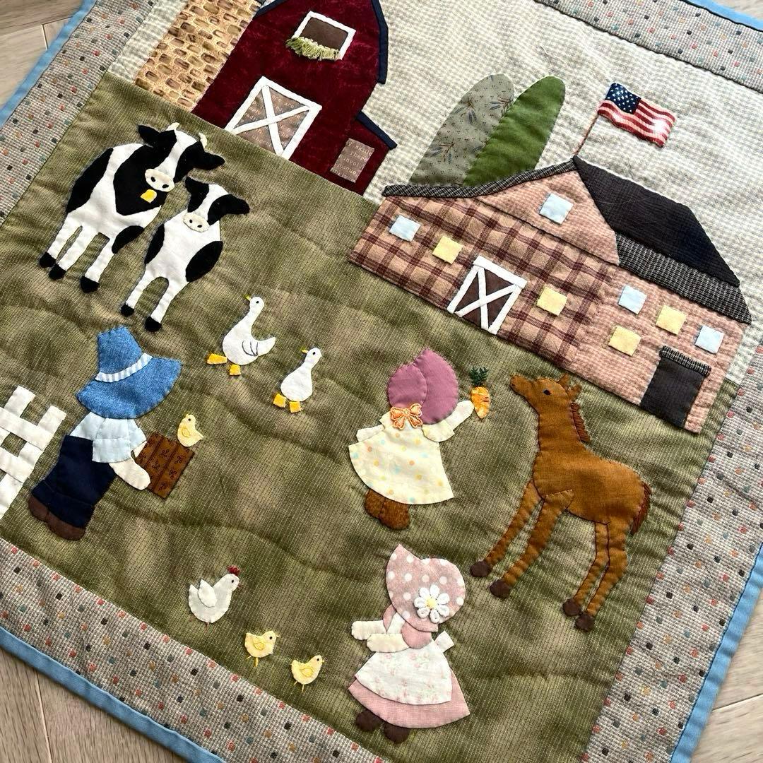 パッチワークタペストリー スーちゃん牧場キルト - メルカリ