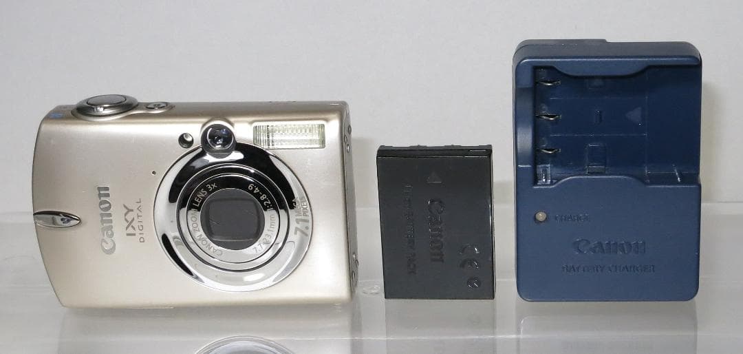 Canon IXY DIGITAL 700 完動品 純正バッテリー、充電器付属 - デジタル