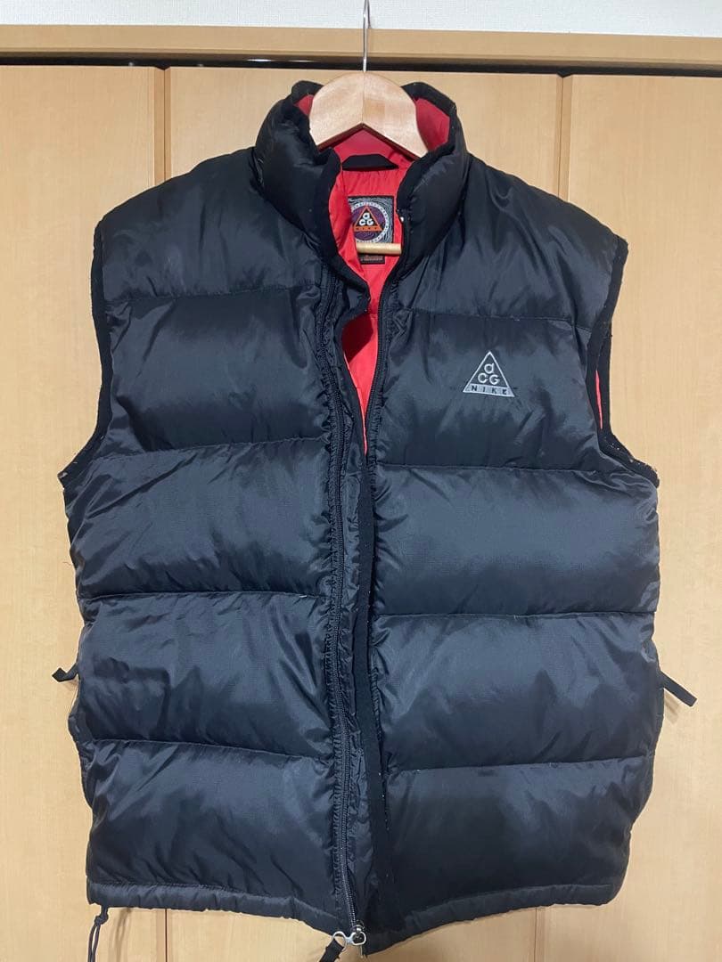 90's NIKE ACG ダウンベスト M ブラック/レッド - メルカリ