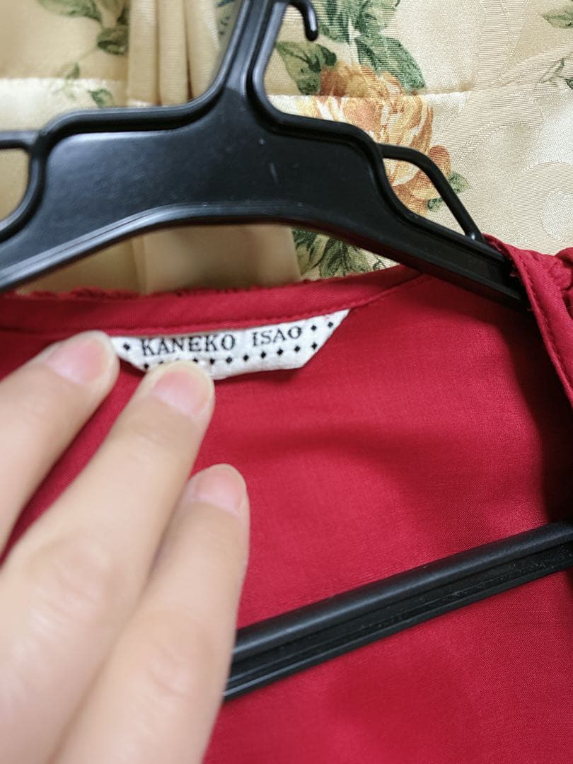 カネコイサオ オーバーブラウス レッド - メルカリ