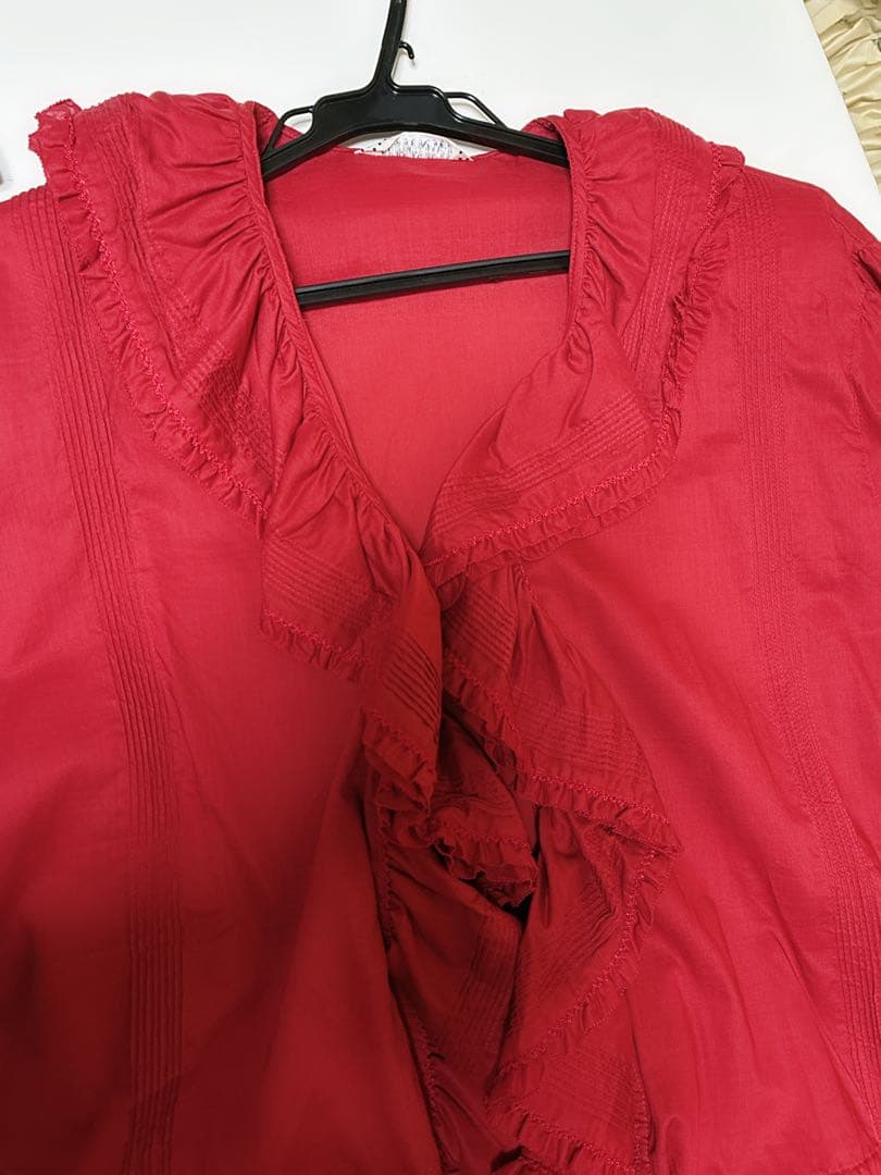 カネコイサオ オーバーブラウス レッド - メルカリ