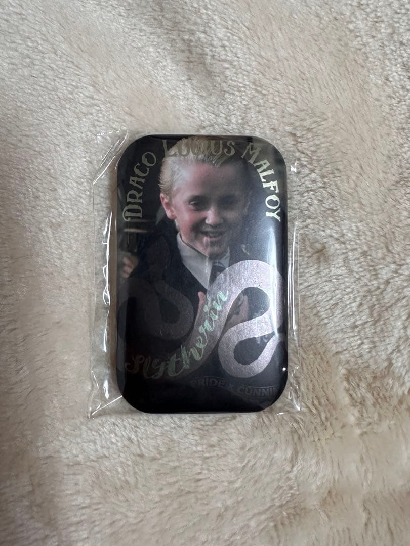 ドラコ・マルフォイ スクエア缶バッジ ハリーポッター 📢新商品情報📢 『ハリー・ポッター』『ファンタスティック・ビースト