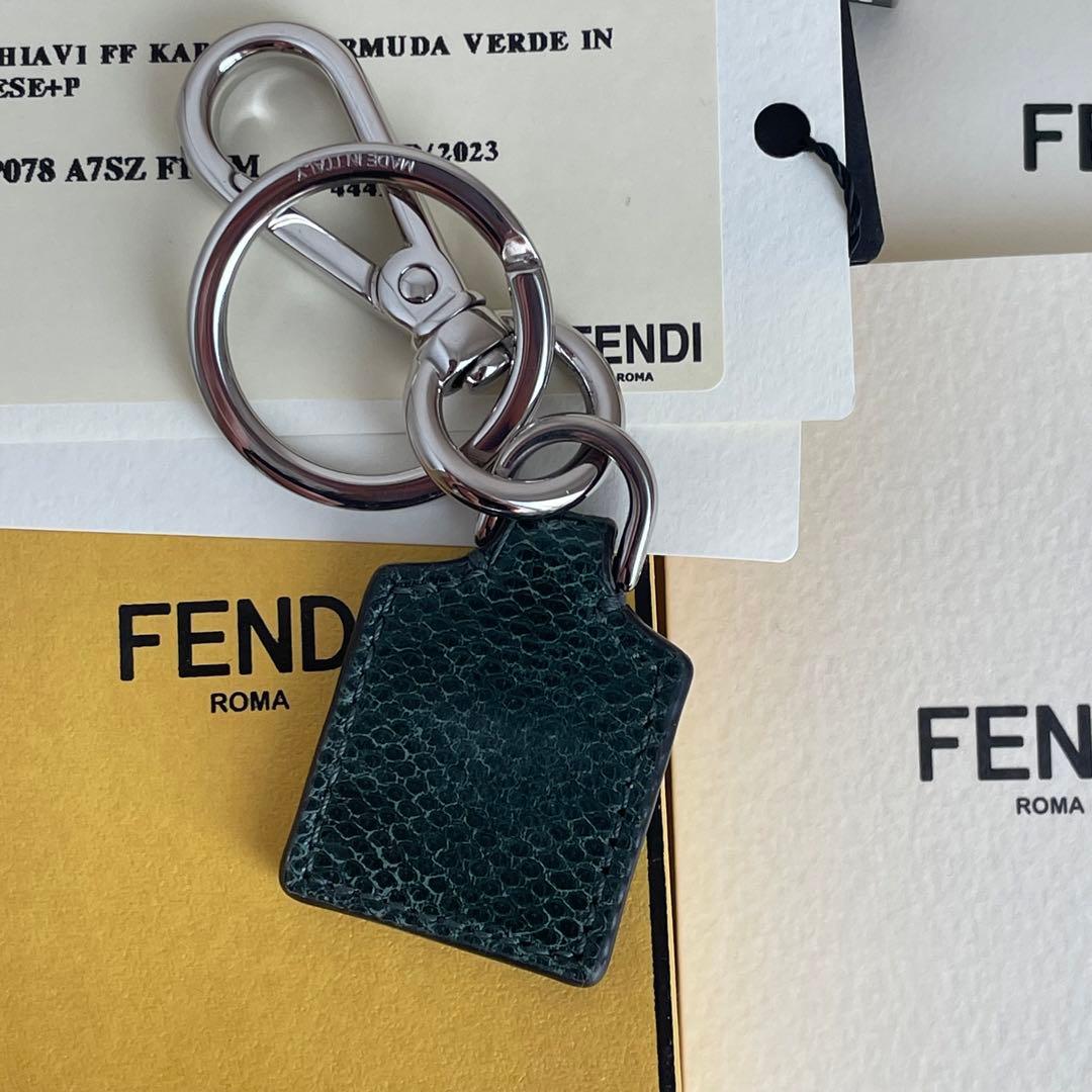 極美品 FENDI フェンディ スクエアFF キーホルダー ダークグリーン