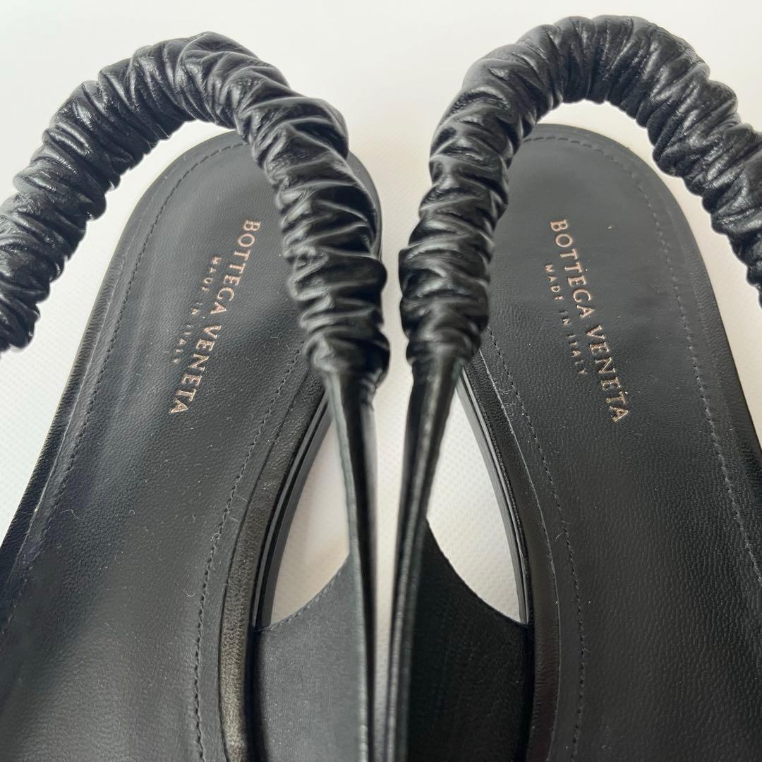 BOTTEGA VENETA ボッテガべネタ ポインテッドトゥ フラットサンダル