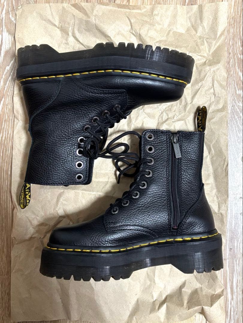 Dr.Martens JADON PISA 8ホール 定価37400円 23cm - メルカリ