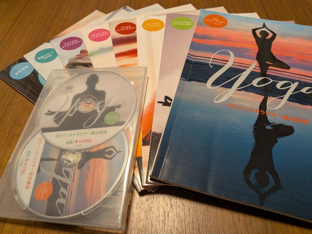 資格のキャリカレ　ヨガインストラクター養成講座　テキスト＆DVDセット 教材セット｜ヨガインストラクター講座|ヨガの資格|通信教育講座・資格