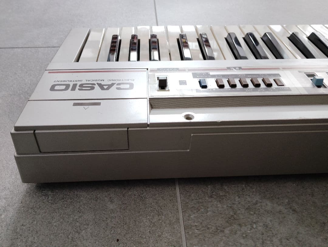 CASIO CASIO Casiotone CT-320 電子ピアノ シンセサイザー 銀色