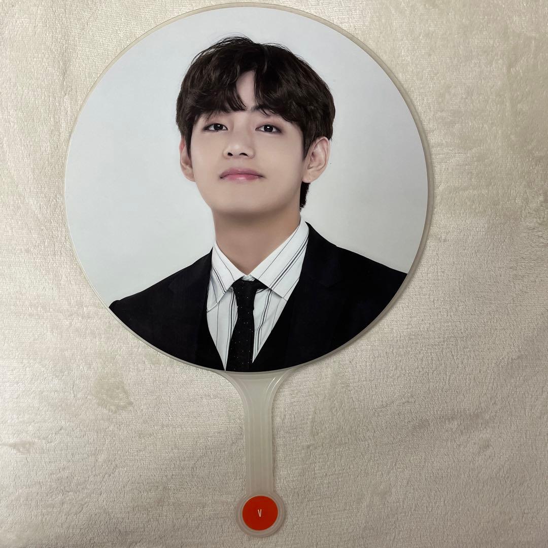 BTS公式 V うちわ - メルカリ