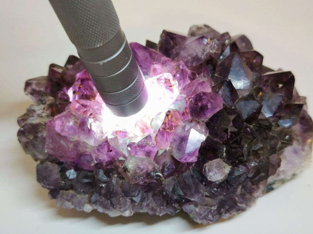 アメジスト 1.3kg 水晶 クォーツ 原石 鑑賞石 自然石 誕生石 鉱物 水石