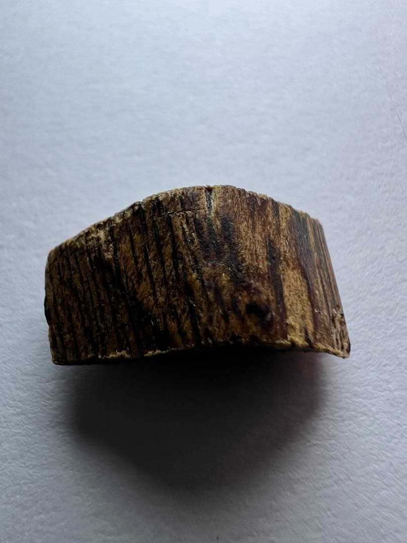 古渡命銘木 貳/二百種名香　真南蛮　銘【吐月】0.681g 香木/沈香/伽羅