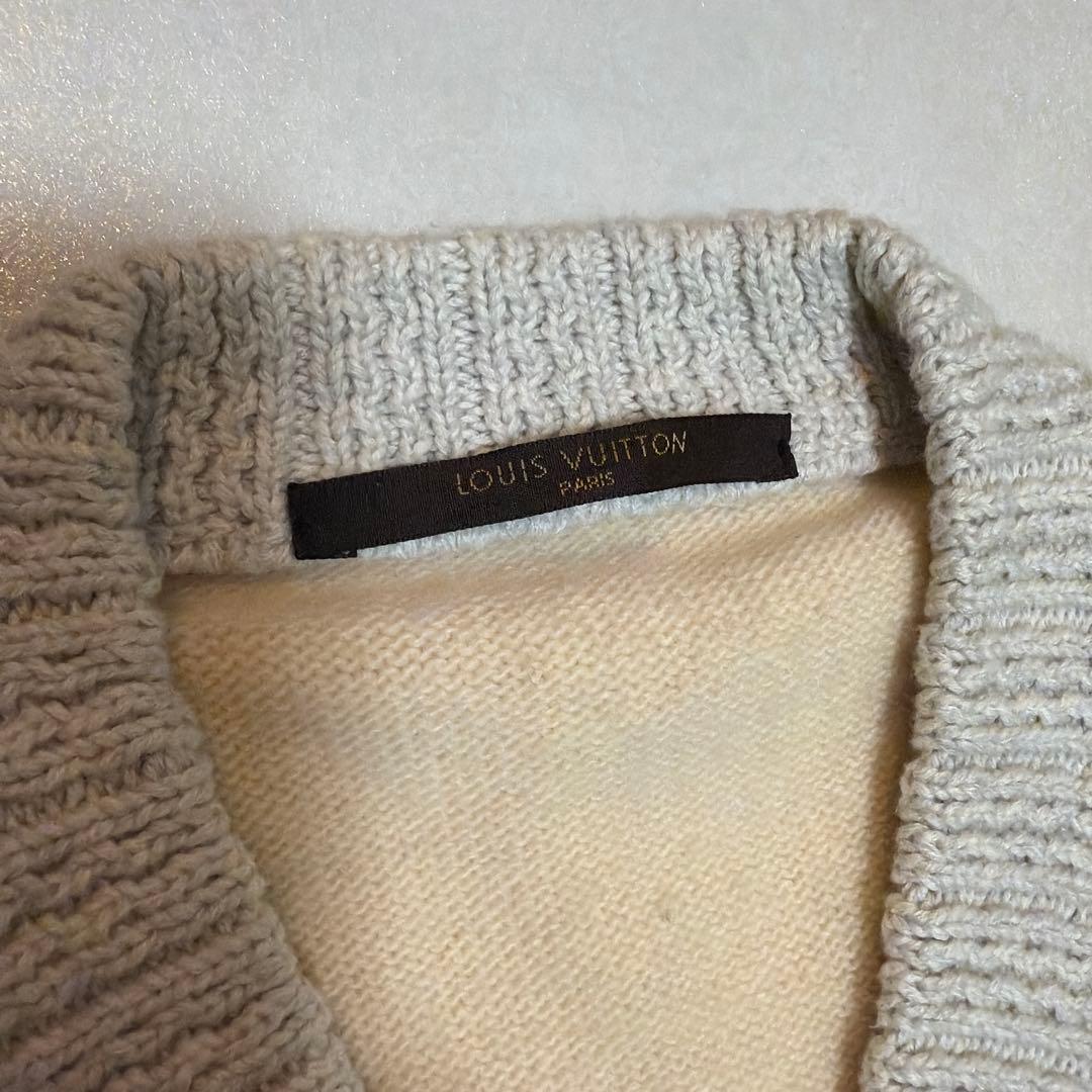LOUIS VUITTON クリーム色 Vネックセーターの通販はau PAY マーケット