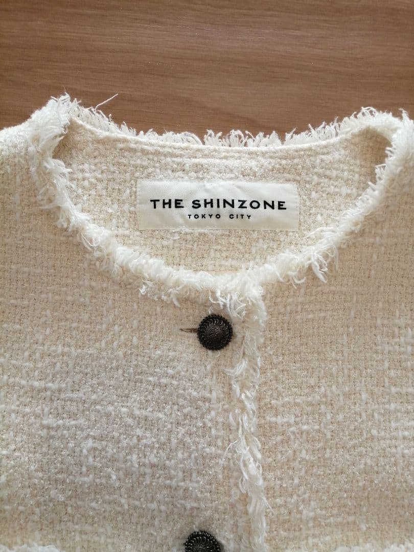 THE SHINZONE ノーカラージャケット ツイード シルク混 36 白 - メルカリ