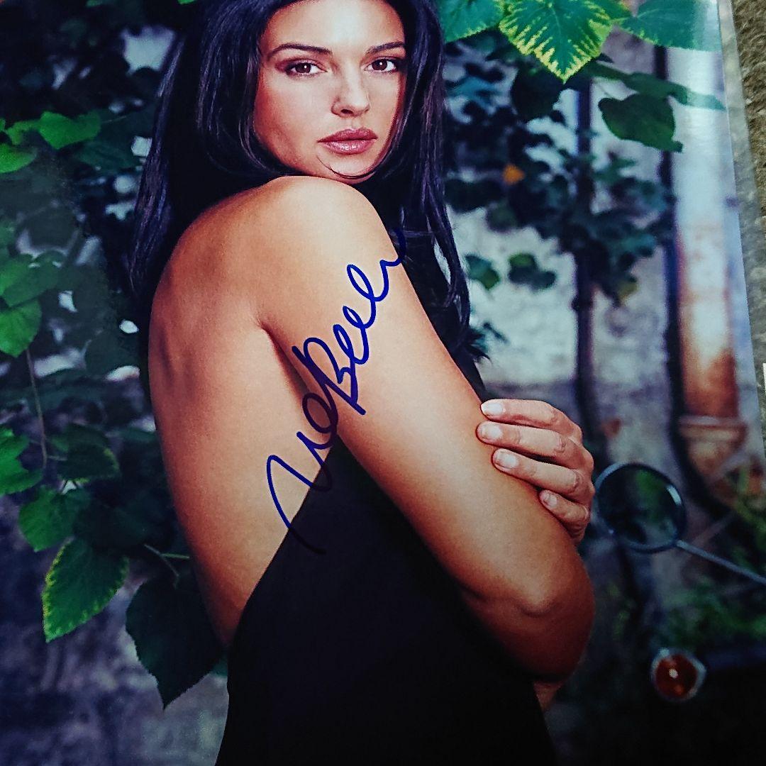 モニカ・ベルッチ 直筆サイン入り写真 証明書付き - メルカリ